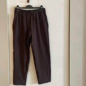 Lululemon Tapered-leg Mid-Rise Pant 7/8 Length WORN ONCE